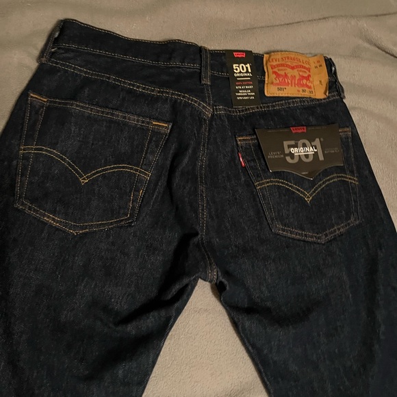 - Levi’s 501 Original straight leg jeans, 30 x 32 - Picture 3 of 3